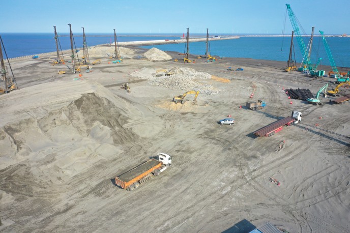 麥寮港南防波堤越浪及漏砂改善 | 南碼頭